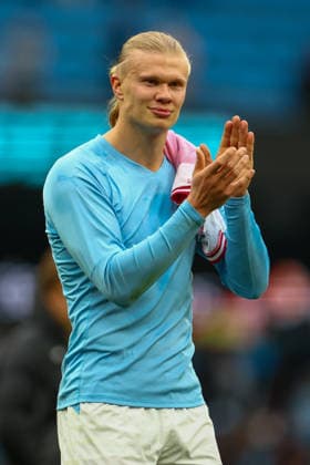 9th May 2026; Etihad Stadium, Manchester, Lancashire, England; Premier League Football, Manchester City versus Brentford; Erling Haaland of Manchester City applauds the crowd after the game RogerxEvans