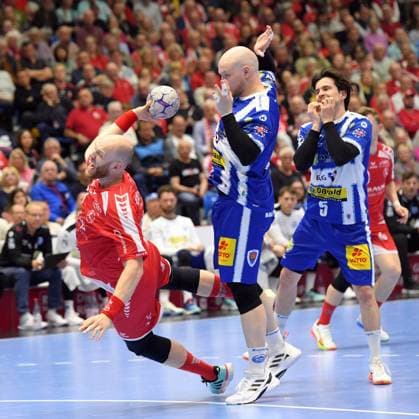 Arnar Freyr Arnarsson (MT Melsungen 21) beim Wurf; Peter Walz (ThSV Eisenach 14), Timothy Reichmuth (ThSV Eisenach 5) (R) , GER, MT Melsungen - ThSV Eisenach, Handball, 1. Bundesliga, 31. Spieltag, Saison 2025 2026, 09.05.2026, GER, MT Melsungen - ThSV Eisenach, Handball, 1. Bundesliga, 31. Spieltag, Saison 2025 2026, 09.05.2026 Kassel Copyright: xEibner-Pressefotox xRolandxSippelx EP_RSL