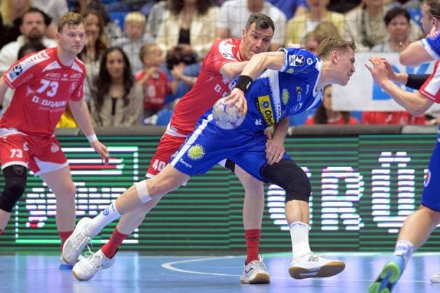 Oskar Joelsson (ThSV Eisenach 3) (am Ball), Isaias Guadiola Villaplana (MT Melsungen 40), Timo Kastening (MT Melsungen 73) (L) , GER, MT Melsungen - ThSV Eisenach, Handball, 1. Bundesliga, 31. Spieltag, Saison 2025 2026, 09.05.2026, GER, MT Melsungen - ThSV Eisenach, Handball, 1. Bundesliga, 31. Spieltag, Saison 2025 2026, 09.05.2026 Kassel Copyright: xEibner-Pressefotox xRolandxSippelx EP_RSL