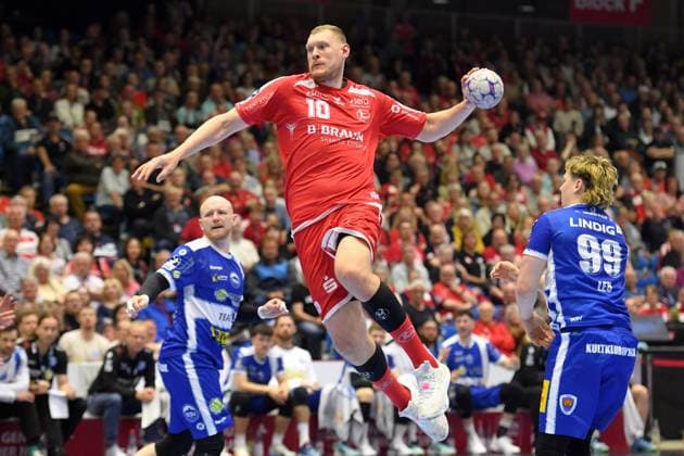 Dainis Kristopans (MT Melsungen 10) beim Wurf; Tillman Leu (ThSV Eisenach 99) (R) , GER, MT Melsungen - ThSV Eisenach, Handball, 1. Bundesliga, 31. Spieltag, Saison 2025 2026, 09.05.2026, GER, MT Melsungen - ThSV Eisenach, Handball, 1. Bundesliga, 31. Spieltag, Saison 2025 2026, 09.05.2026 Kassel Copyright: xEibner-Pressefotox xRolandxSippelx EP_RSL