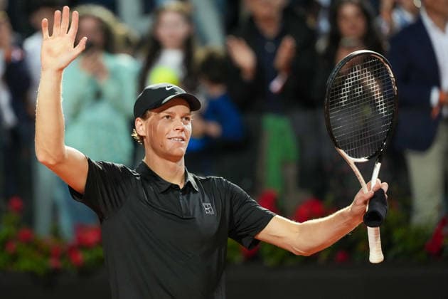 Jannik Sinner of Italy waves the crowd at the end the match against Sebastian Ofner of Austria at the Internazionali BNL d Italia 2026 tennis tournament at Foro Italico in Rome (Italy) on May, 9, 2026. AntoniettaxBaldassarre