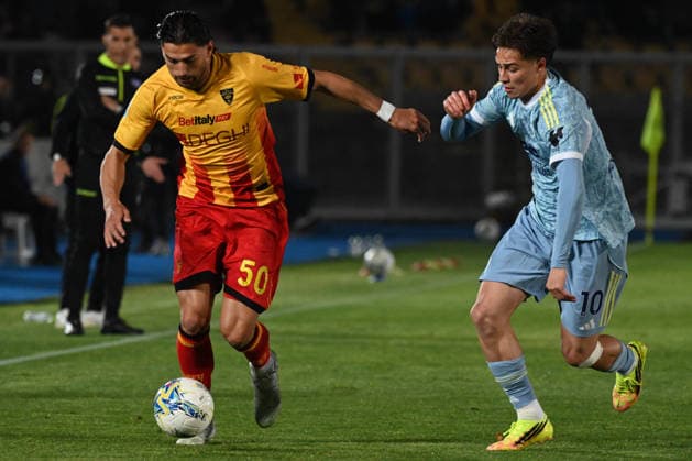 IPA84523312 - Santiago Pierotti (Us Lecce) against Kenan Yildiz (Fc Juventus) during US Lecce vs Juventus FC, Italian soccer Serie A match in Lecce, Italy, May 09 2026  Copyright: xPasqualexGolia IPAxSportx xx 84523312