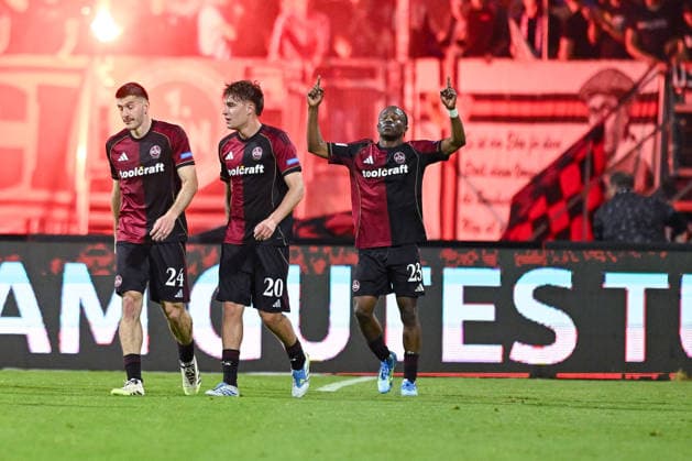 09.05.2026, Fussball, 2. Bundesliga, Saison 2025 2026, 32. Spieltag, 1.FC Nürnberg - FC Schalke 04, Alo Zoma Mohamed ( 1.FC Nürnberg ) freut sich über das Tor zum 3:0, xRHR-FOTO YYx