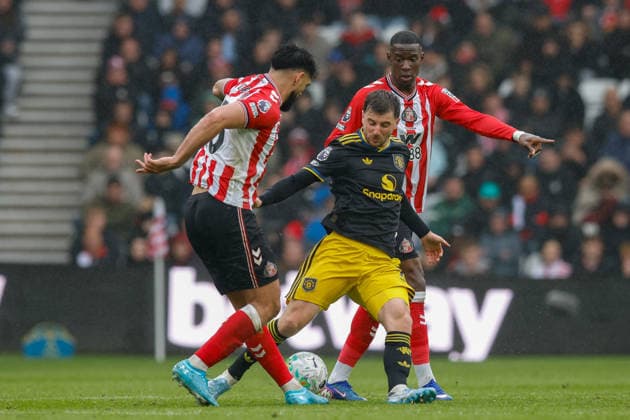 Sunderland v Manchester United, ManU Premier League Mason Mount of Manchester United battles with Omar Alderete of Sunderland during the Sunderland v Manchester United Premier League match at the Stadium of Light, Sunderland, England on 9 May 2026 Credit: Craig Cowan Every Second Media Editorial use only. All images are copyright Every Second Media Limited. No images may be reproduced without prior permission. All rights reserved. Premier League and Football League images are subject to licensing agreements with Football DataCo Limited. see https: www.football-dataco.com Copyright: xIMAGO EveryxSecondxMediax ESM-1983-0188 CraigxCowanx xEveryxSecondxMediax
