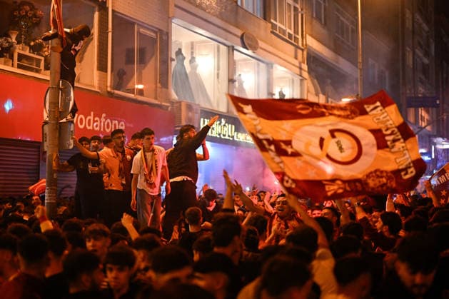 Clinching record 26th title, Istanbul s Galatasaray claim 2025-26 Turkish Super Lig crown ISTANBUL, TURKIYE - MAY 09: Galatasaray fans to celebrate their team s 26th Turkish Super Lig championship title in Istanbul, Turkiye on May 09, 2026. Cem Tekkesinoglu Anadolu Istanbul Turkey. Editorial use only. Please get in touch for any other usage.  Copyright: x2026xAnadoluxCemxTekkesinoglux