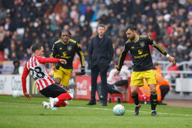 Sunderland v Manchester United, ManU Premier League Bruno Fernandes of Manchester United battles with Enzo Le Fee of Sunderland during the Sunderland v Manchester United Premier League match at the Stadium of Light, Sunderland, England on 9 May 2026 Credit: Craig Cowan Every Second Media Editorial use only. All images are copyright Every Second Media Limited. No images may be reproduced without prior permission. All rights reserved. Premier League and Football League images are subject to licensing agreements with Football DataCo Limited. see https: www.football-dataco.com Copyright: xIMAGO EveryxSecondxMediax ESM-1983-0200 CraigxCowanx xEveryxSecondxMediax
