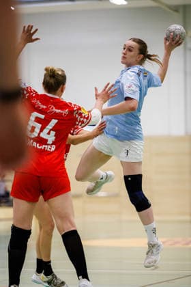 2. Handball Bundesliga Frauen: 1. FSV Mainz 05 - TSV Bayer 04 Leverkusen, Mainz, 09.05.2026 Astrid Richartz (TSV Bayer 04 Leverkusen, 6) im Wurf gegen Claire Ramacher (1. FSV Mainz 05, 64) Partie vom 27. Spieltag der ALSCO Handball 2. Bundesliga Frauen zwischen 1. FSV Mainz 05 und TSV Bayer 04 Leverkusen in Mainz am 15.11.2025 Copyright: xBEAUTIFULxSPORTS Hahnex