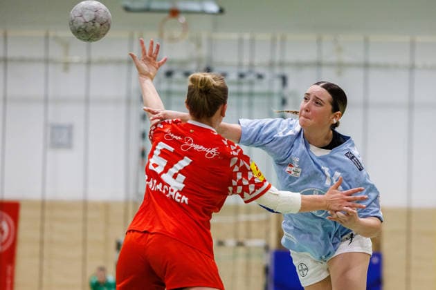 2. Handball Bundesliga Frauen: 1. FSV Mainz 05 - TSV Bayer 04 Leverkusen, Mainz, 09.05.2026 Henriette Clauberg (TSV Bayer 04 Leverkusen, 14) im Wurf gegen Claire Ramacher (1. FSV Mainz 05, 64) Partie vom 27. Spieltag der ALSCO Handball 2. Bundesliga Frauen zwischen 1. FSV Mainz 05 und TSV Bayer 04 Leverkusen in Mainz am 15.11.2025 Copyright: xBEAUTIFULxSPORTS Hahnex
