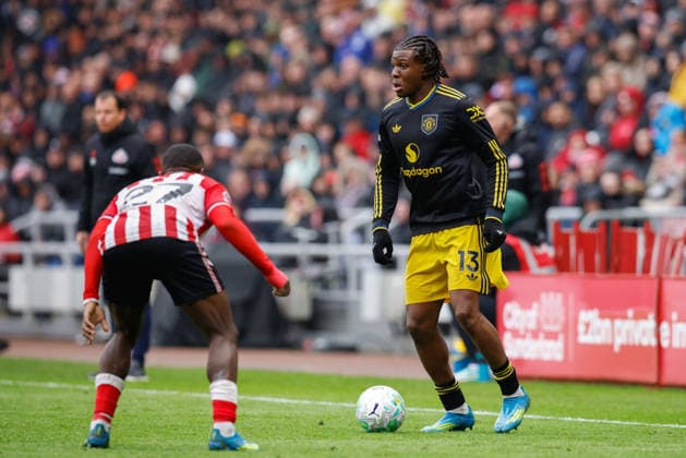 Sunderland v Manchester United, ManU Premier League Patrick Dorgu of Manchester United looks to beat Noah Sadiki of Sunderland during the Sunderland v Manchester United Premier League match at the Stadium of Light, Sunderland, England on 9 May 2026 Credit: Craig Cowan Every Second Media Editorial use only. All images are copyright Every Second Media Limited. No images may be reproduced without prior permission. All rights reserved. Premier League and Football League images are subject to licensing agreements with Football DataCo Limited. see https: www.football-dataco.com Copyright: xIMAGO EveryxSecondxMediax ESM-1983-0240 CraigxCowanx xEveryxSecondxMediax