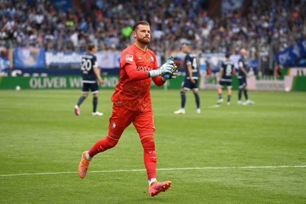 Torwart Timo HORN (BO) ganze Figur, Ganzkoerper, Fussball 2. Bundesliga, 33. Spieltag, VfL Bochum (BO) - Hannover 96 1-1 am 09.05.2026 im Vonovia Ruhrstadion Bochum Deutschland. DFL regulations prohibit any use of photographs as image sequences and or quasi-video Â