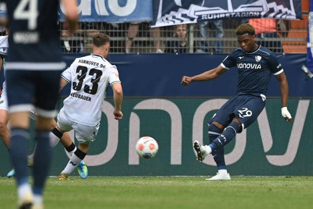 Farid ALFA-RUPRECHT (BO) erzielt das Tor zum 1-1 Fussball 2. Bundesliga, 33. Spieltag, VfL Bochum (BO) - Hannover 96 1-1 am 09.05.2026 im Vonovia Ruhrstadion Bochum Deutschland. DFL regulations prohibit any use of photographs as image sequences and or quasi-video Â