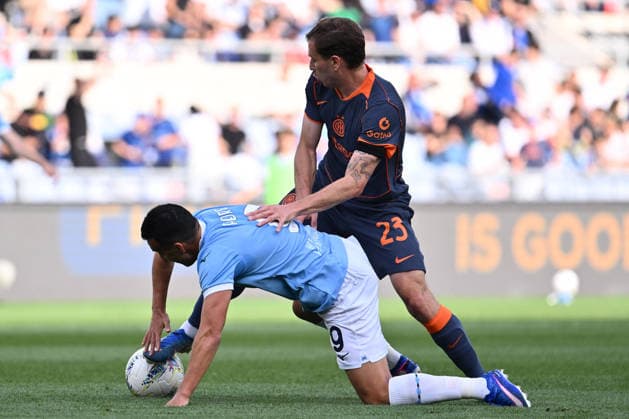 CALCIO - Serie A - SS Lazio vs Inter - FC Internazionale Photo by IPA ABACAPRESS.COM84523529 - Pedro of S.S. Lazio and Nicolo Barella of F.C. Inter are in action during the 36th matchday of the Serie A championship between S.S. Lazio and F.C. Inter at the Olympic Stadium on May 9, 2026 in Rome, Italy. Rome Italy  Copyright: xIPAxSport ABACAx
