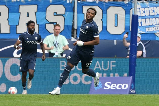 Jubel 1:1 Farid Alfa-Ruprecht (VfL Bochum) 09.05.2026, Fussball 2. Bundesliga, Saison 2025 2026, 33. Spieltag, VfL Bochum - Hannover 96 1:1 DFL regulations prohibit any use of photographs as image sequences and or quasi-video Bochum Vonovia Ruhrstadion Nordrhein Westfalen Deutschland