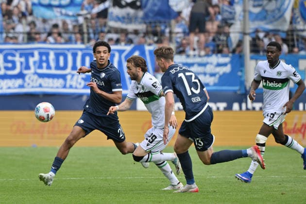 Francis Onyeka (VfL Bochum), Kolja Oudenne (Hannover 96), Oliver Olsen (VfL Bochum), v.li. 09.05.2026, Fussball 2. Bundesliga, Saison 2025 2026, 33. Spieltag, VfL Bochum - Hannover 96 1:1 DFL regulations prohibit any use of photographs as image sequences and or quasi-video Bochum Vonovia Ruhrstadion Nordrhein Westfalen Deutschland