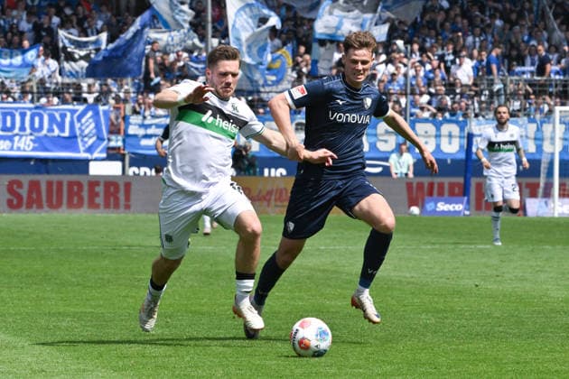 Benjamin Källman (Hannover 96), Oliver Olsen (VfL Bochum), v.li. 09.05.2026, Fussball 2. Bundesliga, Saison 2025 2026, 33. Spieltag, VfL Bochum - Hannover 96 1:1 DFL regulations prohibit any use of photographs as image sequences and or quasi-video Bochum Vonovia Ruhrstadion Nordrhein Westfalen Deutschland