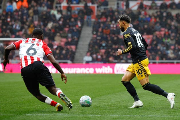 Sunderland v Manchester United, ManU Premier League Matheus Cunha of Manchester United looks to beat Lutsharel Geertruida of Sunderland during the Sunderland v Manchester United Premier League match at the Stadium of Light, Sunderland, England on 9 May 2026 Credit: Craig Cowan Every Second Media Editorial use only. All images are copyright Every Second Media Limited. No images may be reproduced without prior permission. All rights reserved. Premier League and Football League images are subject to licensing agreements with Football DataCo Limited. see https: www.football-dataco.com Copyright: xIMAGO EveryxSecondxMediax ESM-1983-0262 CraigxCowanx xEveryxSecondxMediax