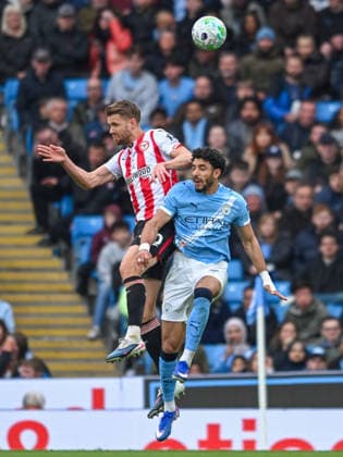Manchester City v Brentford Premier League Kristoffer Ajer of Brentford wins a header during the Premier League match at the Etihad Stadium, Manchester 09 05 2026 UK Newspapers OUT Copyright: xKarlxVallantinex FIL-23409-0116