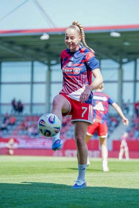 Giulia Gwinn (7 FC Bayern) in Aktion beim Google Pixel Frauen Bundesligaspiel FC Bayern München - Eintracht Frankfurt am 09.05.2026. München FC Bayern Campus Deutschland Deutschland