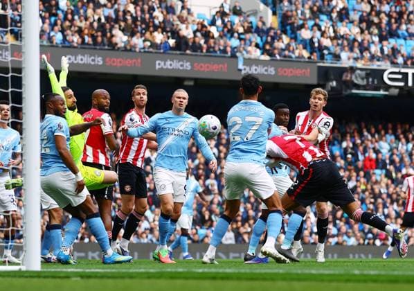 Manchester City goalkeeper Gianluigi Donnarumma Manchester City v Brentford, Premier League, Football, Etihad Stadium, Manchester , UK - 09 May 2026Manchester Etihad Stadium United Kingdom EDITORIAL USE ONLY No use with unauthorised audio, video, data, fixture lists, club league logos or live services. Online in-match use limited to 120 images, no video emulation. No use in betting, games or single club league player publications. Copyright: xMattxWest Shutterstockx 16861722bz