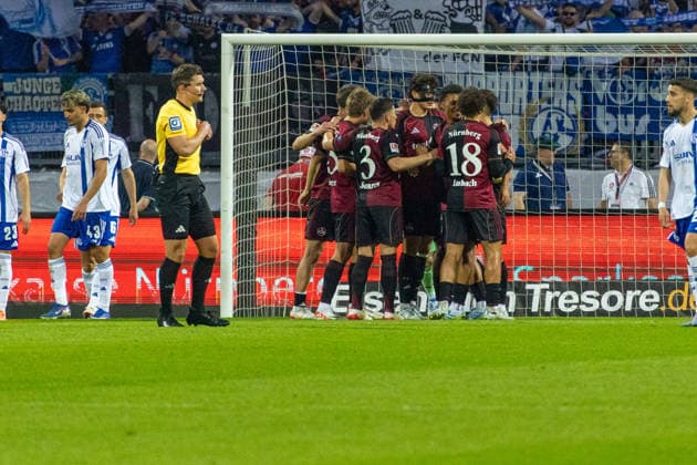 09.05.26 1. FC Nürnberg - FC Schalke 04 Deutschland, Nürnberg, 09.05.26, Fussball, 2. Bundesliga, 1. FC Nürnberg - FC Schalke 04: 1. FC Nürnberg, Jubel Tor 1:0 Eigentor Schallenberg.