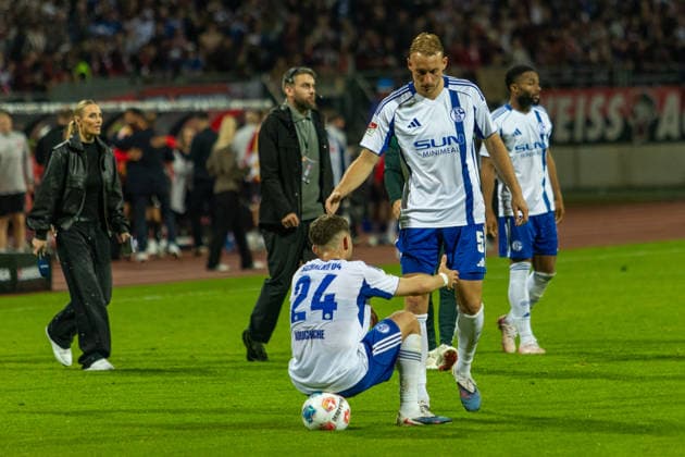 09.05.26 1. FC Nürnberg - FC Schalke 04 Deutschland, Nürnberg, 09.05.26, Fussball, 2. Bundesliga, 1. FC Nürnberg - FC Schalke 04: Adil Aouchiche (FC Schalke 04), Enttäuschung.