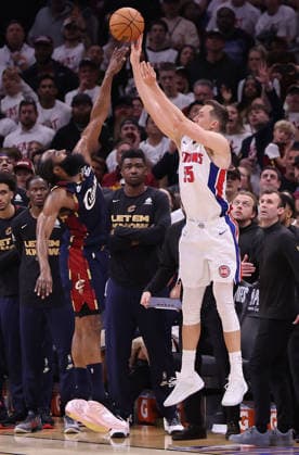 Detroit Pistons Duncan Robinson (55) misses a three over Cleveland Cavaliers James Harden (1) in the fourth quarter in Cleveland, Ohio Saturday May 9, 2026. The Cavaliers defeated the Pistons 116-109.  CLE20260509113 AARONxJOSEFCZYK