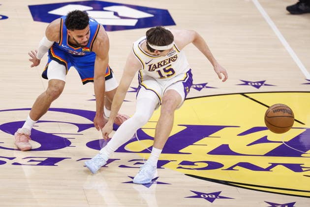 NBA, Basketball Herren, USA Playoffs - Oklahoma City Thunder at Los Angeles Lakers Thunder guard Ajay Mitchell (L) guards Lakers guard Austin Reaves (R) during the first half of game three in second round of the NBA Playoffs between the Los Angeles Lakers and Oklahoma City Thunder at Crypto.Com Arena in Los Angeles, California USA, 09 May 2026. LOS ANGELES CALIFORNIA United States  Copyright: xCHRISxTORRESx