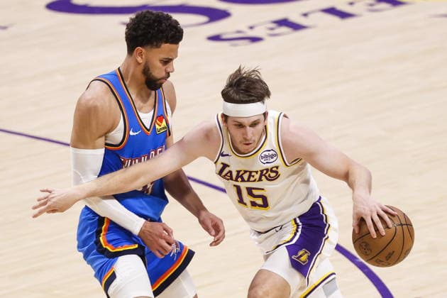 NBA, Basketball Herren, USA Playoffs - Oklahoma City Thunder at Los Angeles Lakers Thunder guard Ajay Mitchell (L) guards Lakers guard Austin Reaves (R) during the first half of game three in second round of the NBA Playoffs between the Los Angeles Lakers and Oklahoma City Thunder at Crypto.Com Arena in Los Angeles, California USA, 09 May 2026. LOS ANGELES CALIFORNIA United States  Copyright: xCHRISxTORRESx