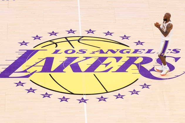 NBA, Basketball Herren, USA Playoffs - Oklahoma City Thunder at Los Angeles Lakers Lakers forward LeBron James goes back on defense during the second half of game three in second round of the NBA Playoffs between the Los Angeles Lakers and Oklahoma City Thunder at Crypto.Com Arena in Los Angeles, California USA, 09 May 2026. LOS ANGELES CALIFORNIA United States  Copyright: xCHRISxTORRESx