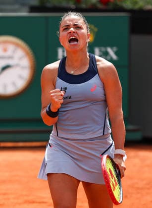 (260510) -- ROME, May 10, 2026 -- Jasmine Paolini celebrates scoring during the women s singles third round match between Jasmine Paolini of Italy and Elise Mertens of Belgium at the WTA, Tennis Damen Italian Open in Rome, Italy, May 9, 2026. ) (SP)ITALY-ROME-TENNIS-WTA-ITALIAN OPEN-WOMEN S SINGLES WangxKaiyan 