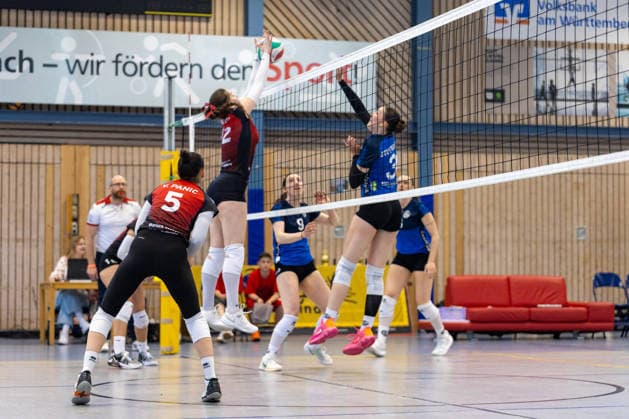 Andjela Jovanovic (Barock Volleys MTV Ludwigsburg, 12) blockt den Versuch von Mia Zorn (TSV GA Stuttgart, 03). Barock Volleys MTV Ludwigsburg vs TSV GA Stuttgart, Volleyball,VLW-Pokal Damen,Finale, Saison 2025 2026, 09.05.2026, Barock Volleys MTV Ludwigsburg vs TSV GA Stuttgart, Volleyball,VLW-Pokal Damen,Finale, Saison 2025 2026, 09.05.2026 Aalen-Waldhausen Copyright: xEibner-Pressefoto DavidexDixGiovx EP_DGI