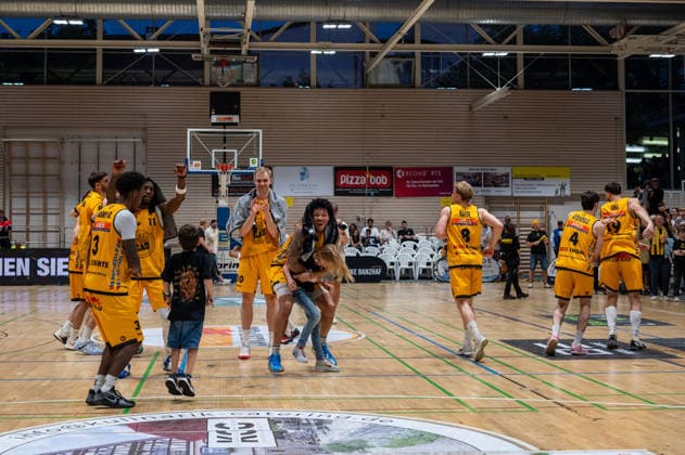 Charles Tyrone Harris Jr. (Bozic Estriche Knights Kirchheim, 03), Tyrel Maurice Morgan (Bozic Estriche Knights Kirchheim, 11), Lukas Werner Zerner (Bozic Estriche Knights Kirchheim, 10), Tylan James Pope (Bozic Estriche Knights Kirchheim, 09), Lucas Mayer (Bozic Estriche Knights Kirchheim, 08), Gian Bahattin Aydinoglu (Bozic Estriche Knights Kirchheim, 04), Aeneas Jung (Bozic Estriche Knights Kirchheim, 19), GER, Bozic Estriche Kirchheim Knights vs. BG Goettingen, BARMER 2. Basketball Bundesliga, PlayOffs Viertelfinale 2. Spieltag, Saison 2025 2026, 09.05.2026 GER, Bozic Estriche Kirchheim Knights vs. BG Goettingen, BARMER 2. Basketball Bundesliga, PlayOffs Viertelfinale 2. Spieltag, Saison 2025 2026, 09.05.2026 Kirchheim unter Teck Copyright: xEibner-Pressefoto SilasxKunzx EP_SKZ