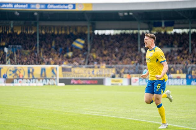Deutschland: Fussball, 2. Bundesliga, 33. Spieltag 2025 26, Eintracht Braunschweig - Dynamo Dresden am 09.05. in Braunschweig, Eintracht-Stadion: Tor zum 1:0 Florian Flick (Eintracht Braunschweig 6) Jubel, Freude, Emotionen, Torjubel
