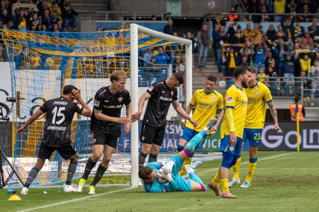 Deutschland: Fussball, 2. Bundesliga, 33. Spieltag 2025 26, Eintracht Braunschweig - Dynamo Dresden am 09.05. in Braunschweig, Eintracht-Stadion: Ron-Thorben Hoffmann (Eintracht Braunschweig 1)