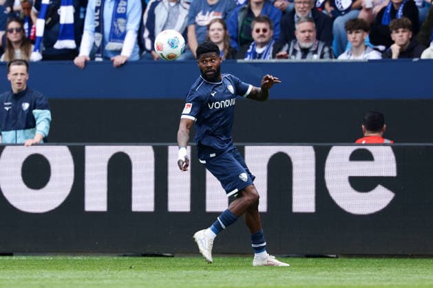Bochum, Germany, 09.05.26, Moritz_Broni Kwarteng (VfL Bochum) am Ball während des Spiels der 2. Bundesliga zwischen VfL Bochum - Hannover 96 im Vonovia Ruhrstadion in Bochum. (Photo by Joachim Bywaletz) DFB DFL REGULATIONS PROHIBIT ANY USE OF PHOTOGRAPHS AS IMAGE SEQUENCES AND OR QUASI-VIDEO.