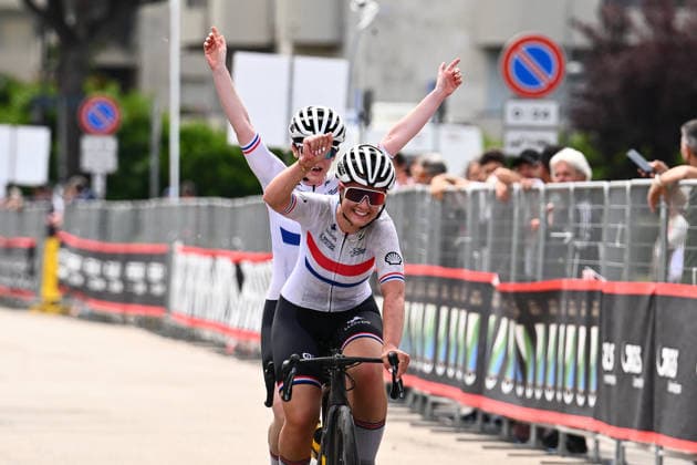 UCI Para Cycling Road World Cup: Round 3 Picture by Olly Hassell SWpix.com - 10 05 2026 - Cycling - UCI Para Cycling Road World Cup: Round 3 - Pescara, Abruzzo, Italy - Women B Road Race - Sophie Unwin piloted by Jenny Holl (Great Britain) Wins the Women B Road Race Copyright: x xSWpix.comx(t axPhotographyxHubxLtd)xOllyxHassell SWpix.comx SWP-3030-14255