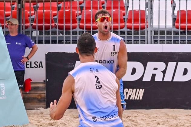 May 10, 2026, Madrid, Madrid, Spain: PABLO PEREZ SUAREZ of Spain celebrates during the men s Quarterfinals match between the Lithuania national team, Nationalteam and the Spanish national team, held at the Beach Pro Tour Futures Madrid 2026 at the Parque Deportivo Puerta de Hierro on May 9, 2026, in Madrid, Spain. Madrid Spain - ZUMAc312 20260510_zsp_c312_129 Copyright: xOscarxManuelxSanchezx