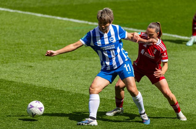 Football - Women™s FA Cup - Semi-Final - Liverpool FC Women v Brighton & Hove Albion FC Women ST HELENS, ENGLAND - Sunday, May 10, 2026: Brighton & Hove Albion s Kiko Seike (L) is challenged by Liverpool s Alejandra BernabÃ during the Women™s FA Cup Semi-Final match between Liverpool FC Women and Brighton & Hove Albion FC Women at the St Helens Stadium. (Photo by David Rawcliffe Propaganda) ST HELENS St Helens Stadium MERSEYSIDE ENGLAND  Copyright: xPropagandaxPhotoxAgencyx P2026-05-10-Liverpool_W_Brighton_W-23
