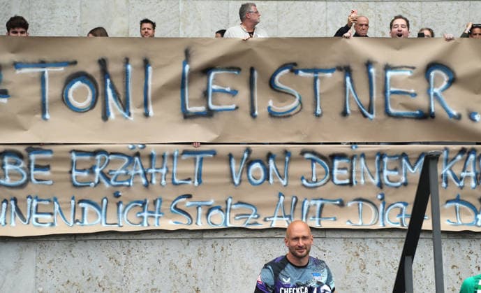 Toni Leistner, Plakat, Transparent der Herthafans für Toni Leistner Fußball Fussball DFL 2.Bundesliga Herren 33.Spieltag Saison 2025 2026 10.05.2026 Hertha BSC Berlin vs. SpVgg Greuther Fürth DFL regulations prohibit any use of photographs as image sequences and or quasi-video