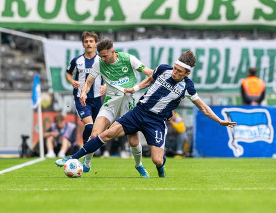Fussball, Herren, Saison 2025 2026, 2. Bundesliga (33. Spieltag), Hertha BSC - SpVgg Greuther Fürth, v.l. Branimir Hrgota (Fürth), Fabian Reese (Hertha BSC), 10.05. 2026,