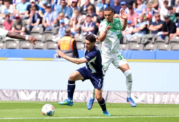 Josip Brekalo am Ball, Maximilian Dietz Zweikampf Spielszene Aktion Fußball Fussball DFL 2.Bundesliga Herren 33.Spieltag Saison 2025 2026 10.05.2026 Hertha BSC Berlin vs. SpVgg Greuther Fürth DFL regulations prohibit any use of photographs as image sequences and or quasi-video