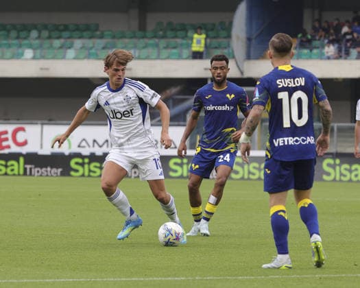 CALCIO - Serie A - Hellas Verona FC vs Como 1907 Photo by IPA ABACAPRESS.COM84540255 - Nicolas Paz Martinez Nico Paz of Como 1907 play the ball during Hellas Verona FC vs Como 1907, 36° Serie A Enilive 2025-26 game at Marcantonio Bentegodi stadium in Verona (VR), Italy, on May 10, 2026. Verona Italy  Copyright: xIPAxSport ABACAx