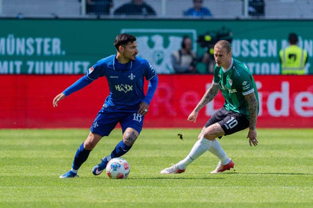 Münster, Deutschland 10. Mai 2026: 2. BL - 2025 2026 - Sp. 33 - SC Preußen Münster gegen SV Darmstadt 98 Im Bild: v. li. im Zweikampf Raoul Petretta (Darmstadt) und Marvin Schulz (PRM) DFL DFB regulations prohibit any use of photographs as image sequences and or quasi-video LVM Preussenstadion Nordrhein Westfalen