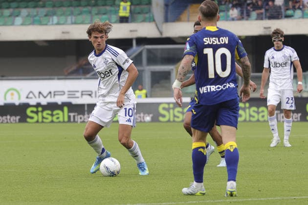 CALCIO - Serie A - Hellas Verona FC vs Como 1907 Photo by IPA ABACAPRESS.COM84540282 - Nicolas Paz Martinez Nico Paz of Como 1907 play the ball during Hellas Verona FC vs Como 1907, 36° Serie A Enilive 2025-26 game at Marcantonio Bentegodi stadium in Verona (VR), Italy, on May 10, 2026. Verona Italy  Copyright: xIPAxSport ABACAx