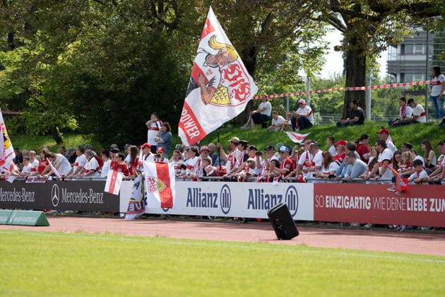 Fans des VfB Stuttgart, GER, VfB Stuttgart Frauen vs. VfL Wolfsburg II, Fussball, 2. Frauen-Bundesliga, 25. Spieltag, Spielzeit 2025 2026, 10.085.2026, GER, VfB Stuttgart Frauen vs. VfL Wolfsburg II, Fussball, 2. Frauen-Bundesliga, 25. Spieltag, Spielzeit 2025 2026, 10.085.2026, Stuttgart Copyright: xEibner-Pressefoto EdwardxCheungx EP_ECG