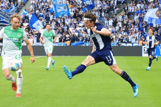DEU, DFL, 2. FBL, Hertha BSC vs. Greuther Fuerth, 10.05.2026, Berliner Olympiastadion, Berlin, DEU, DFL, 2. FBL, Hertha BSC vs. Greuther Fuerth, im Bild Fabian Reese (Hertha BSC Berlin 11), Jannik Dehm (Greuther Fuerth 23) DFL - regulations prohibit any use of Photographs as image sequences and or quasi-video