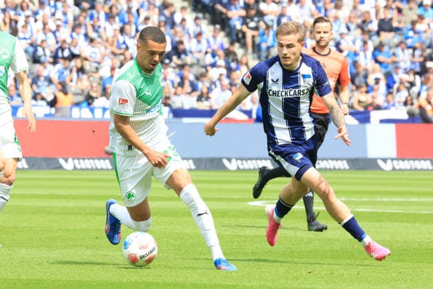 DEU, DFL, 2. FBL, Hertha BSC vs. Greuther Fuerth, 10.05.2026, Berliner Olympiastadion, Berlin, DEU, DFL, 2. FBL, Hertha BSC vs. Greuther Fuerth, im Bild Marten Winkler (Hertha BSC Berlin 22), Jannik Dehm (Greuther Fuerth 23) DFL - regulations prohibit any use of Photographs as image sequences and or quasi-video