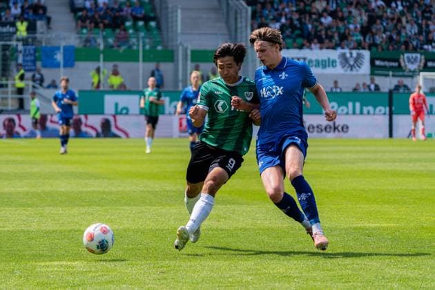Münster, Deutschland 10. Mai 2026: 2. BL - 2025 2026 - Sp. 33 - SC Preußen Münster gegen SV Darmstadt 98 Im Bild: v. li. im Zweikampf Shin Yamada (PRM) und Grayson Dettoni (Darmstadt) DFL DFB regulations prohibit any use of photographs as image sequences and or quasi-video LVM Preussenstadion Nordrhein Westfalen