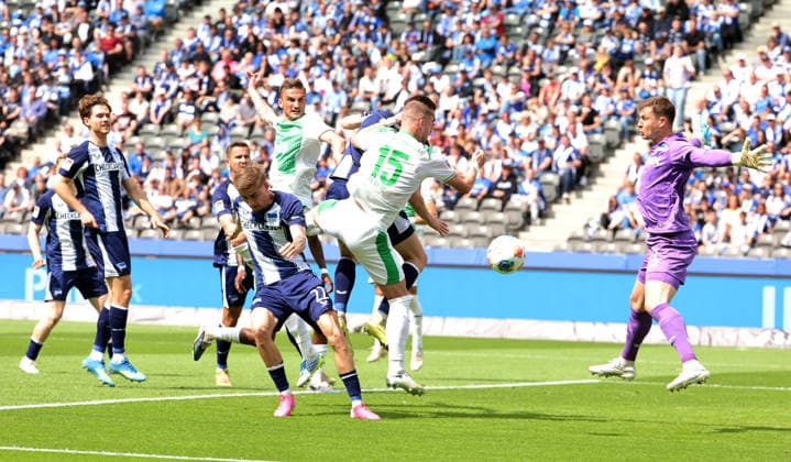 Marten Winkler, Niklas Kolbe, Jan Elvedi, Torwart Tjark Ernst Zweikampf Spielszene Aktion Fußball Fussball DFL 2.Bundesliga Herren 33.Spieltag Saison 2025 2026 10.05.2026 Hertha BSC Berlin vs. SpVgg Greuther Fürth DFL regulations prohibit any use of photographs as image sequences and or quasi-video
