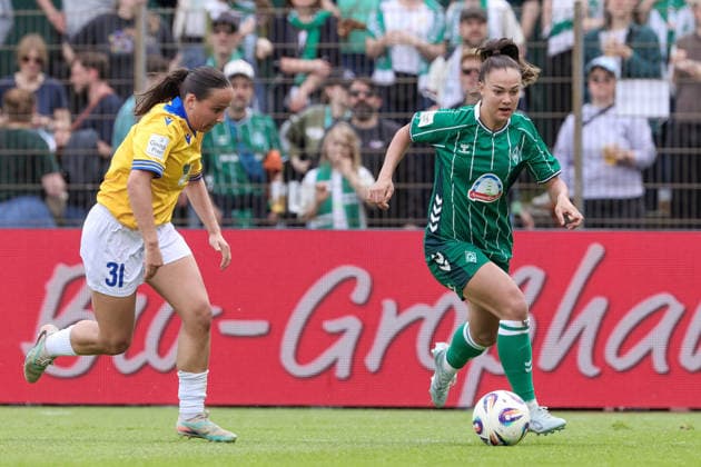 v.li.: Elena Mühlemann (FC Carl Zeiss Jena, 30) und Maja Sternad (SV Werder Bremen, 11) im Zweikampf, Duell, Dynamik, Aktion, Action, Spielszene, DIE DFB-RICHTLINIEN UNTERSAGEN JEGLICHE NUTZUNG VON FOTOS ALS SEQUENZBILDER UND ODER VIDEOÄHNLICHE FOTOSTRECKEN. DFB REGULATIONS PROHIBIT ANY USE OF PHOTOGRAPHS AS IMAGE SEQUENCES AND OR QUASI-VIDEO., 10.05.2026, Bremen (Deutschland), Fussball, Google Pixel Frauen-Bundesliga, SV Werder Bremen - FC Carl Zeiss Jena